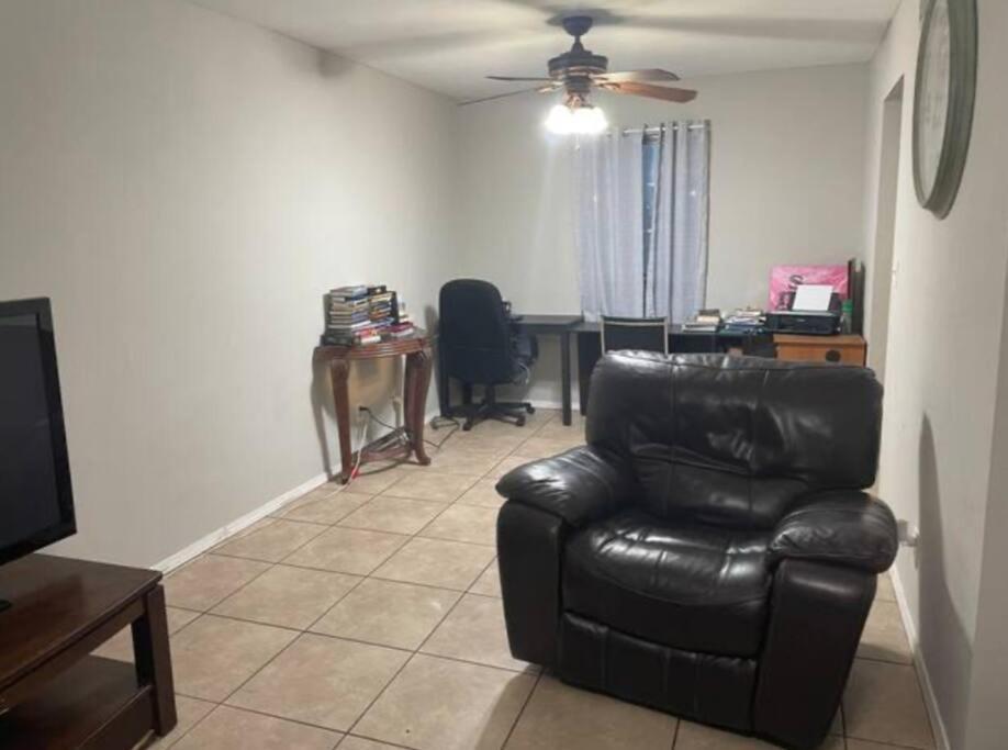 Great Getaway 2 Story Home! Harlingen Tx Exterior foto