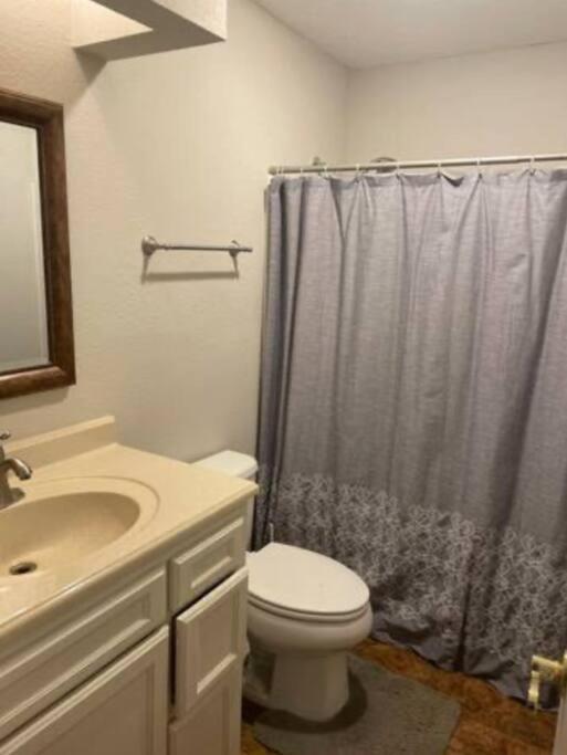 Great Getaway 2 Story Home! Harlingen Tx Exterior foto